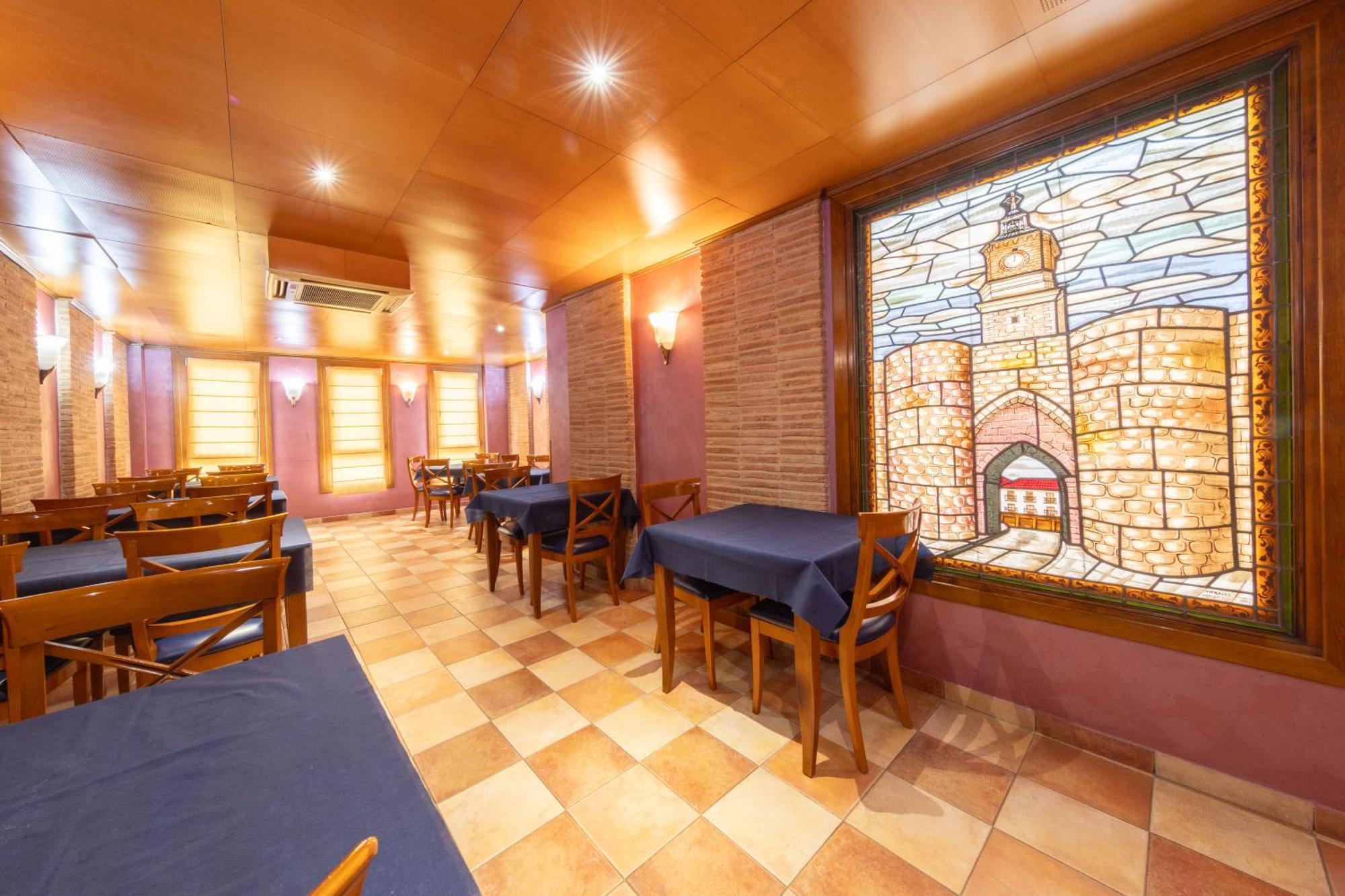 Hostal Sin Recep24H Puerta De La Villa - Pet Friendly & Restaurante Almazán 외부 사진