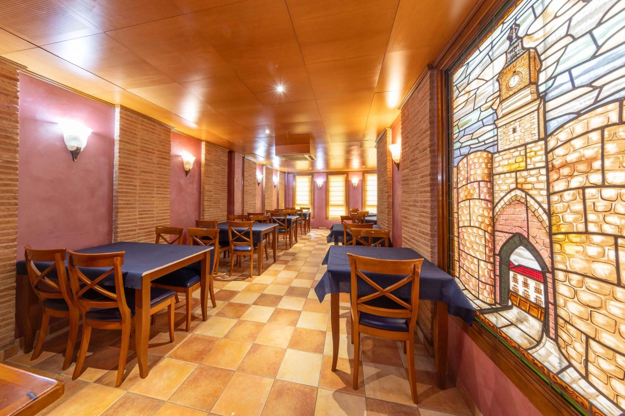 Hostal Sin Recep24H Puerta De La Villa - Pet Friendly & Restaurante Almazán 외부 사진