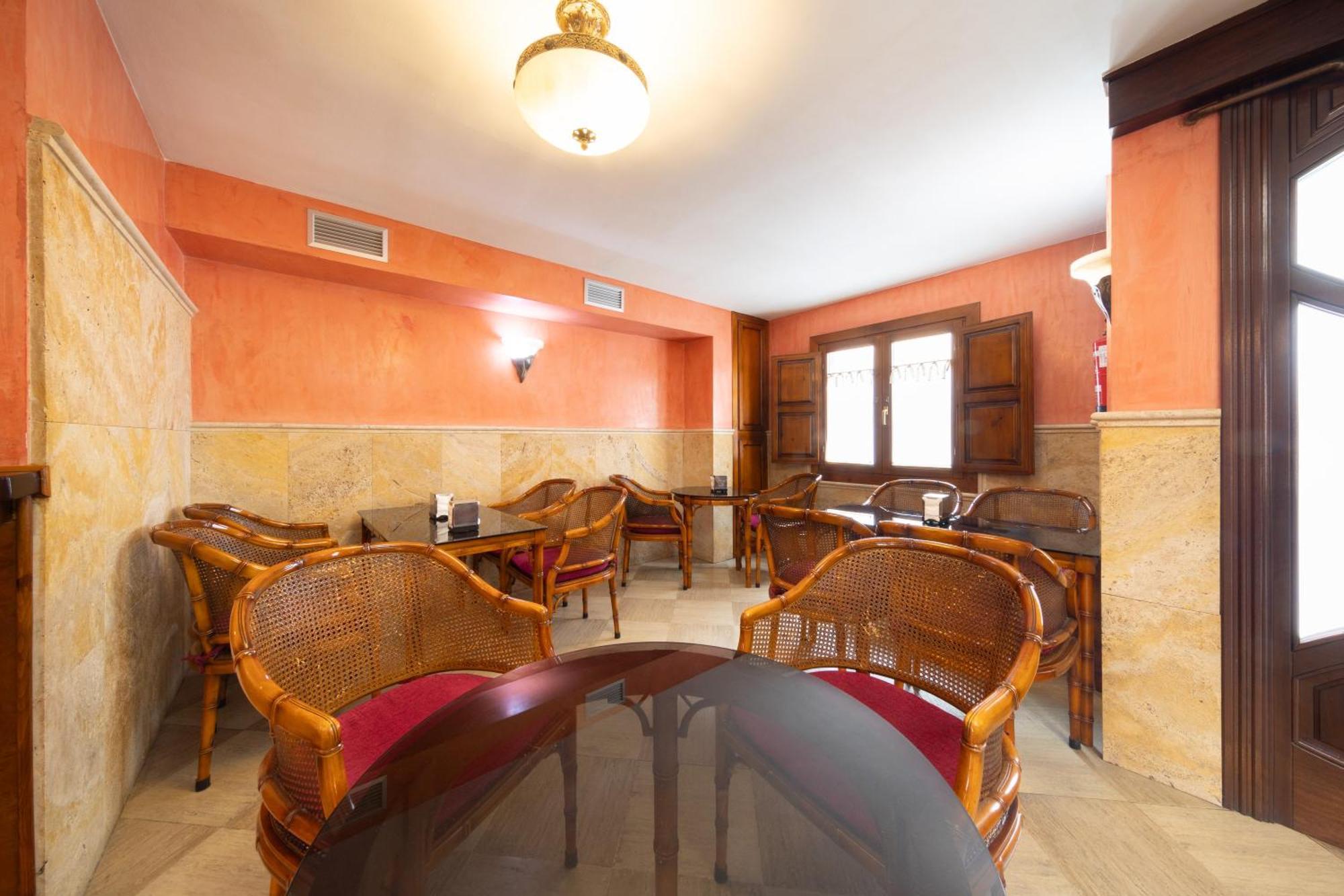 Hostal Sin Recep24H Puerta De La Villa - Pet Friendly & Restaurante Almazán 외부 사진