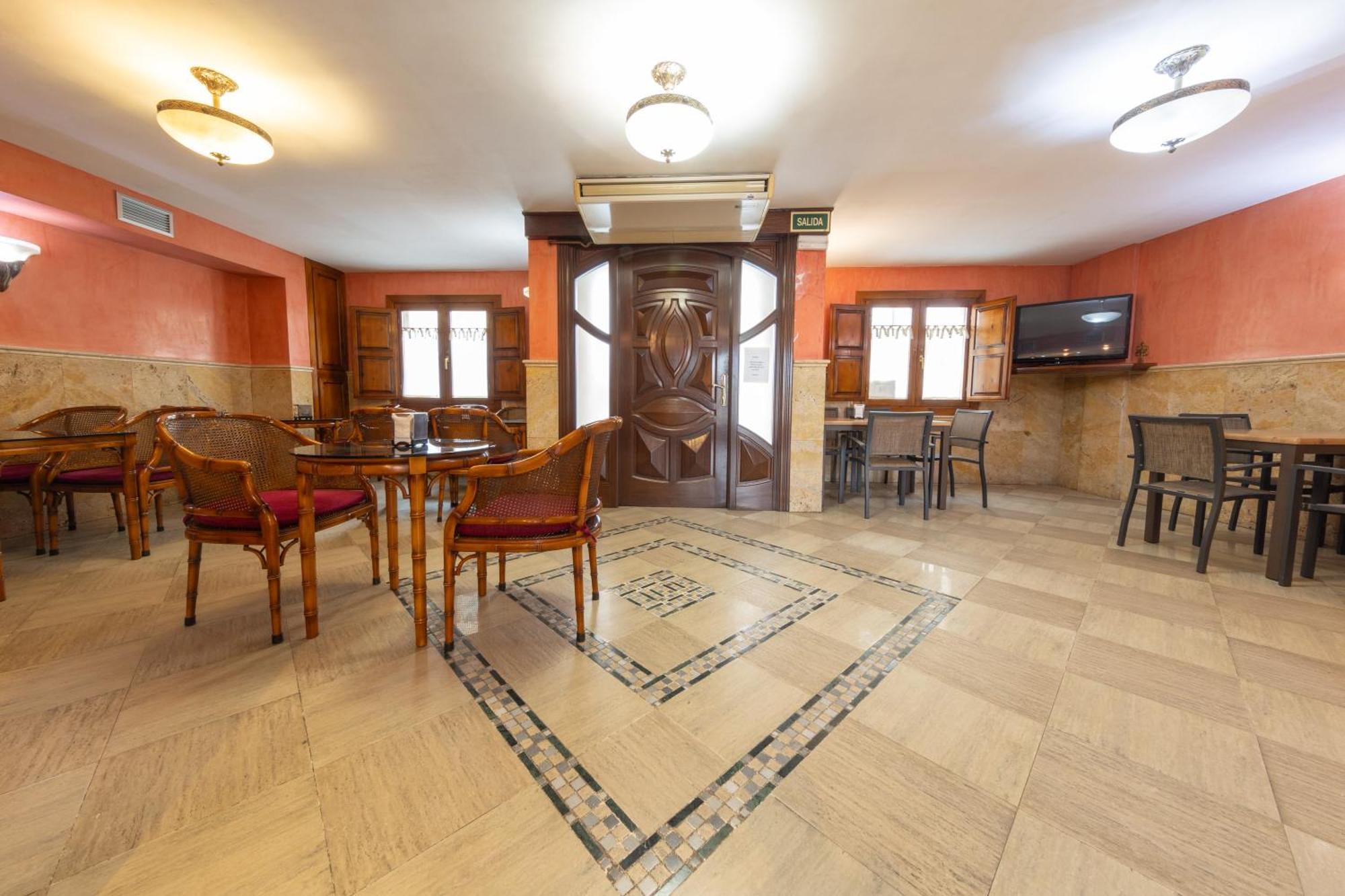 Hostal Sin Recep24H Puerta De La Villa - Pet Friendly & Restaurante Almazán 외부 사진