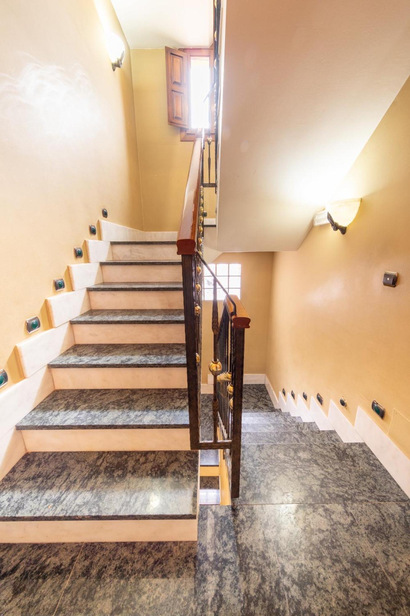 Hostal Sin Recep24H Puerta De La Villa - Pet Friendly & Restaurante Almazán 외부 사진