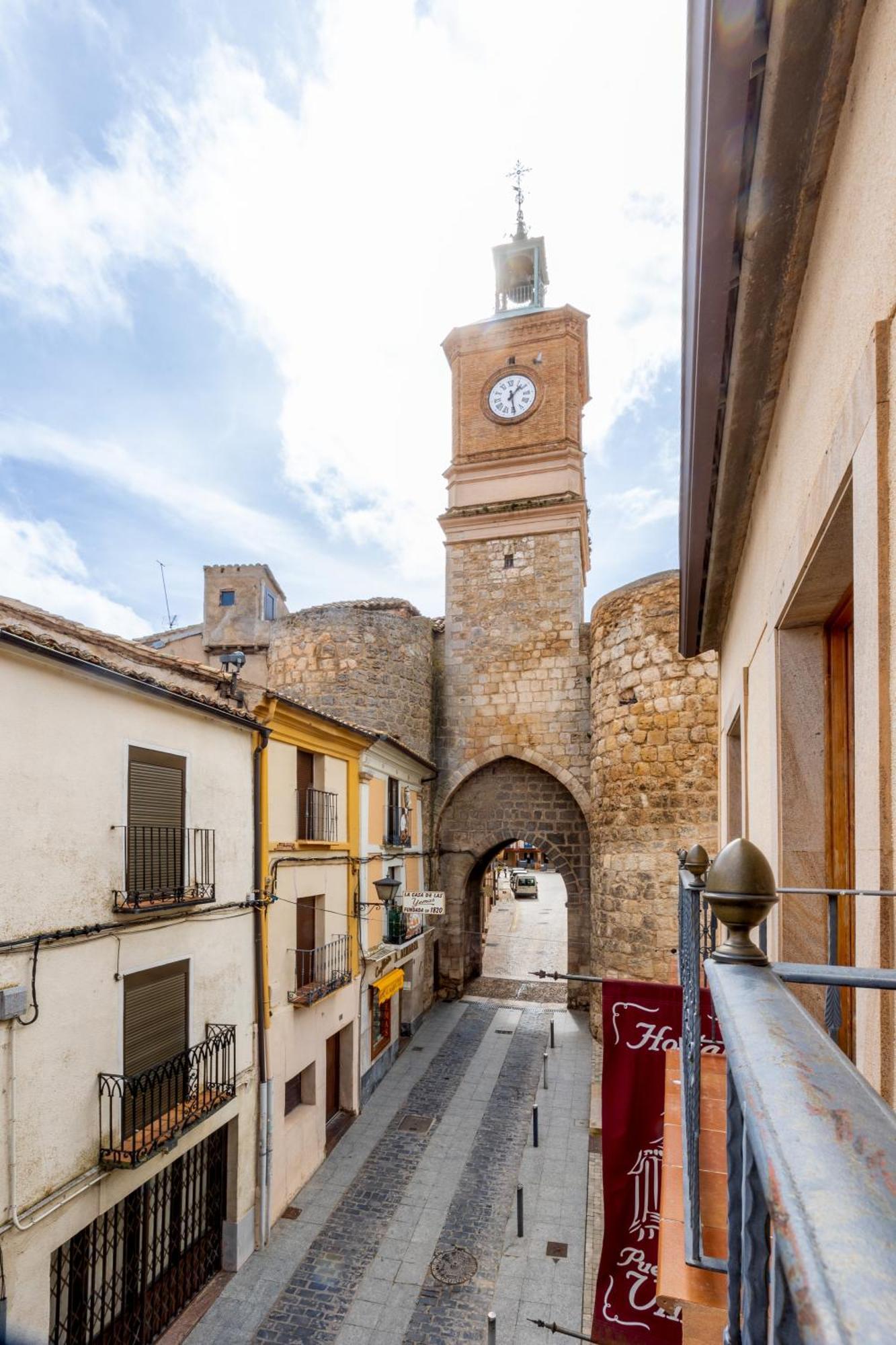 Hostal Sin Recep24H Puerta De La Villa - Pet Friendly & Restaurante Almazán 외부 사진
