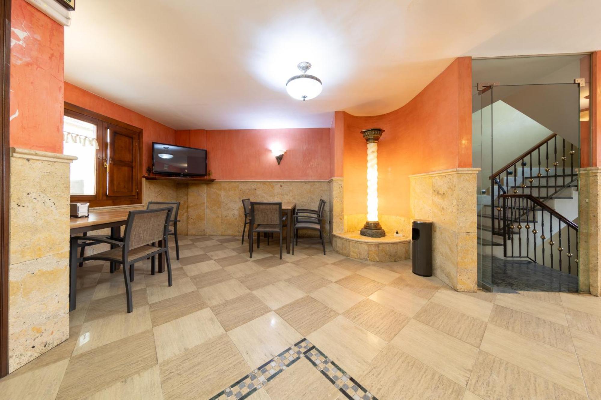Hostal Sin Recep24H Puerta De La Villa - Pet Friendly & Restaurante Almazán 외부 사진