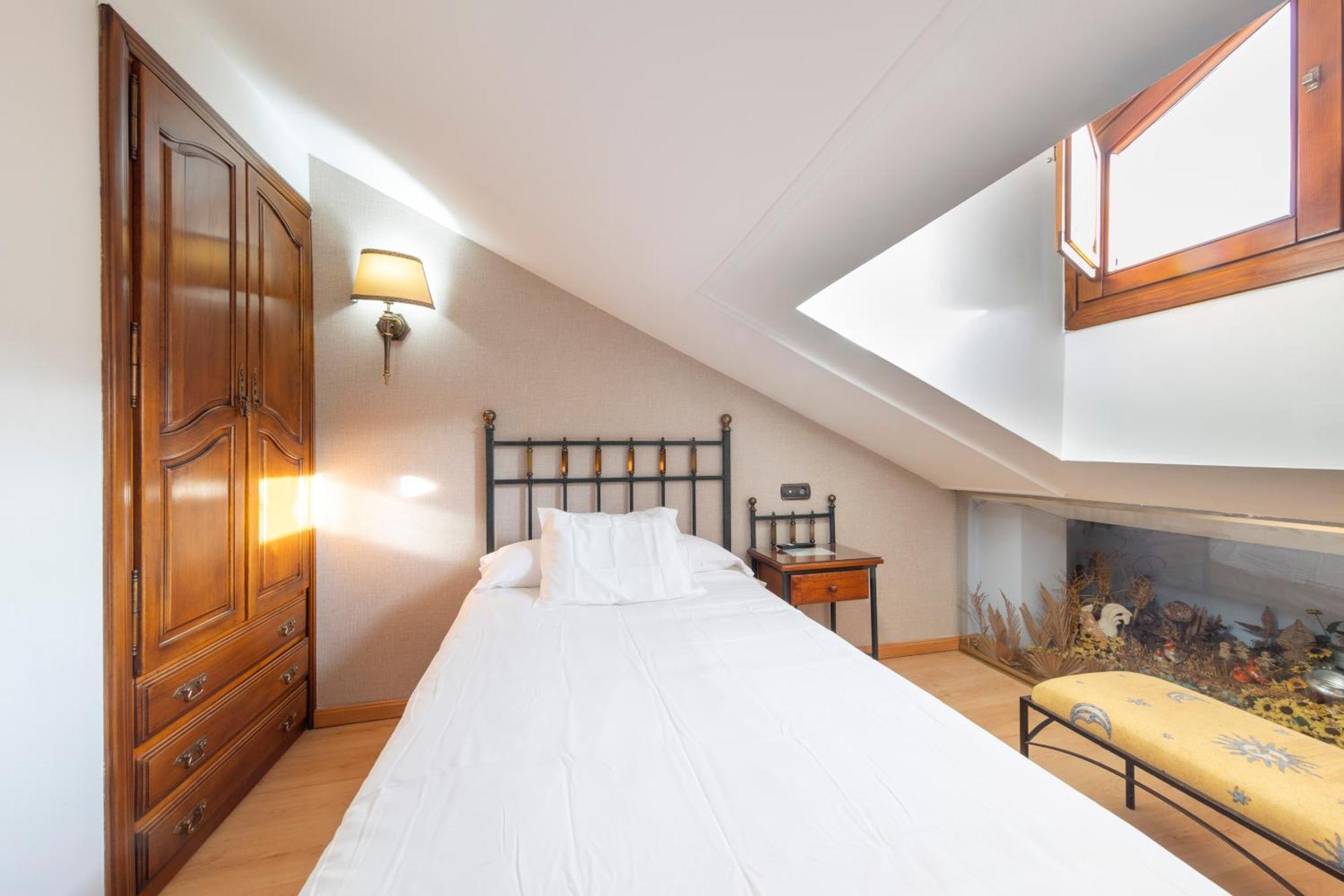 Hostal Sin Recep24H Puerta De La Villa - Pet Friendly & Restaurante Almazán 외부 사진