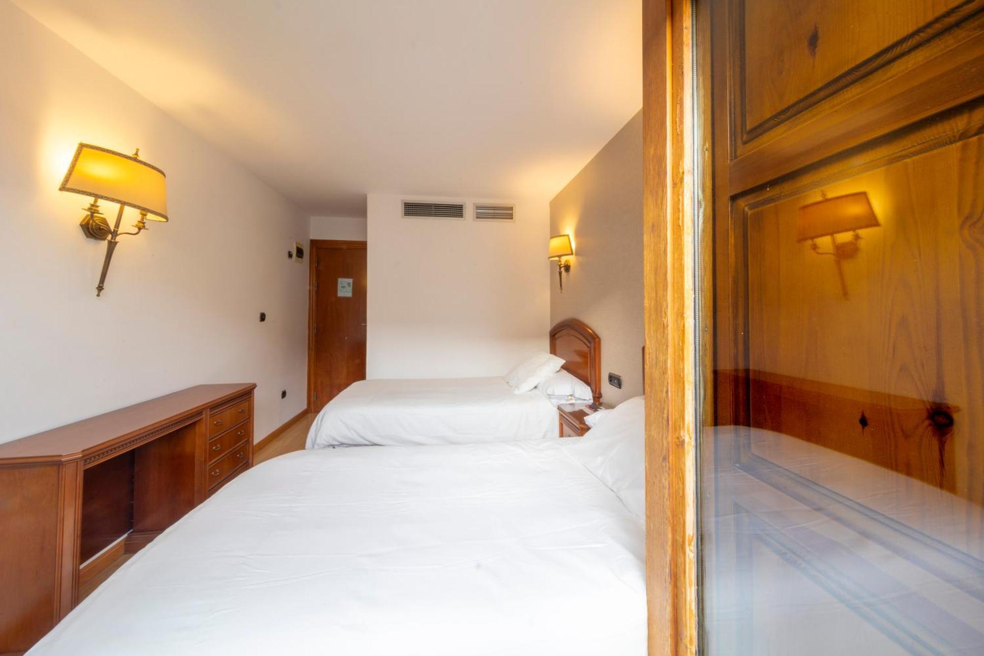 Hostal Sin Recep24H Puerta De La Villa - Pet Friendly & Restaurante Almazán 외부 사진