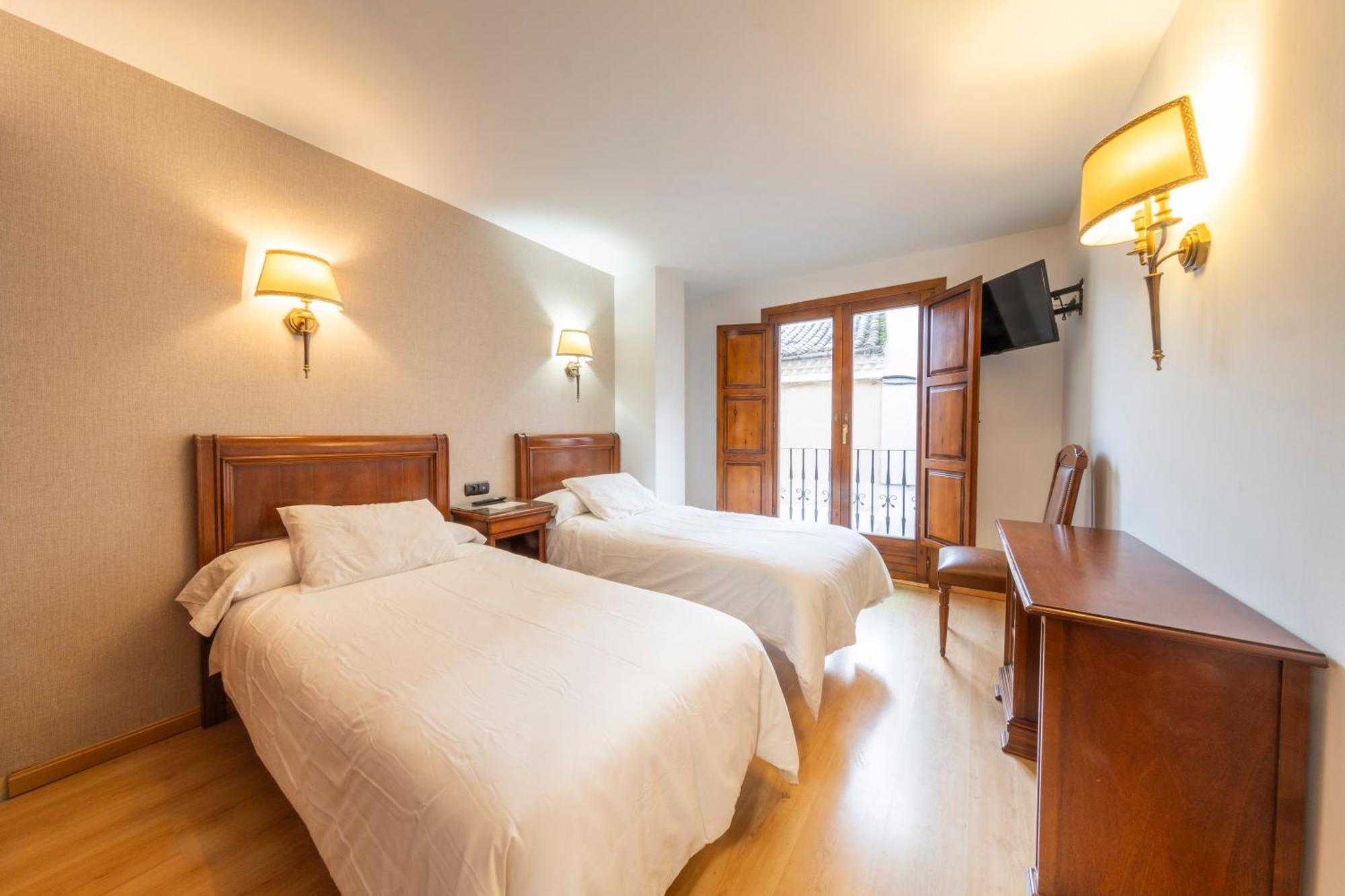 Hostal Sin Recep24H Puerta De La Villa - Pet Friendly & Restaurante Almazán 외부 사진
