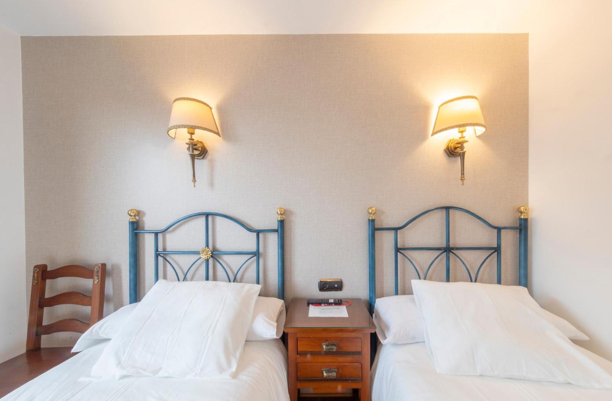 Hostal Sin Recep24H Puerta De La Villa - Pet Friendly & Restaurante Almazán 외부 사진