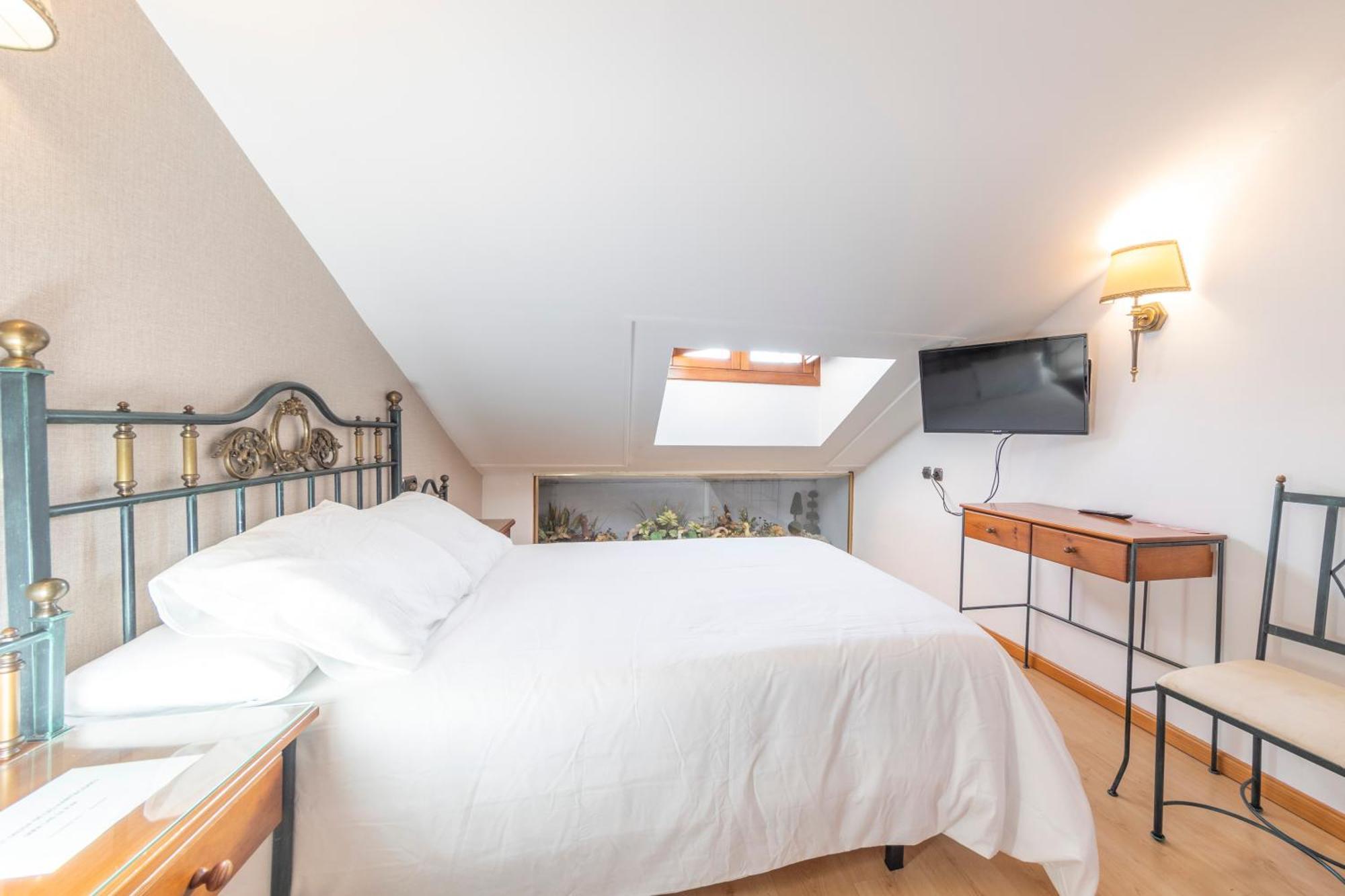 Hostal Sin Recep24H Puerta De La Villa - Pet Friendly & Restaurante Almazán 외부 사진