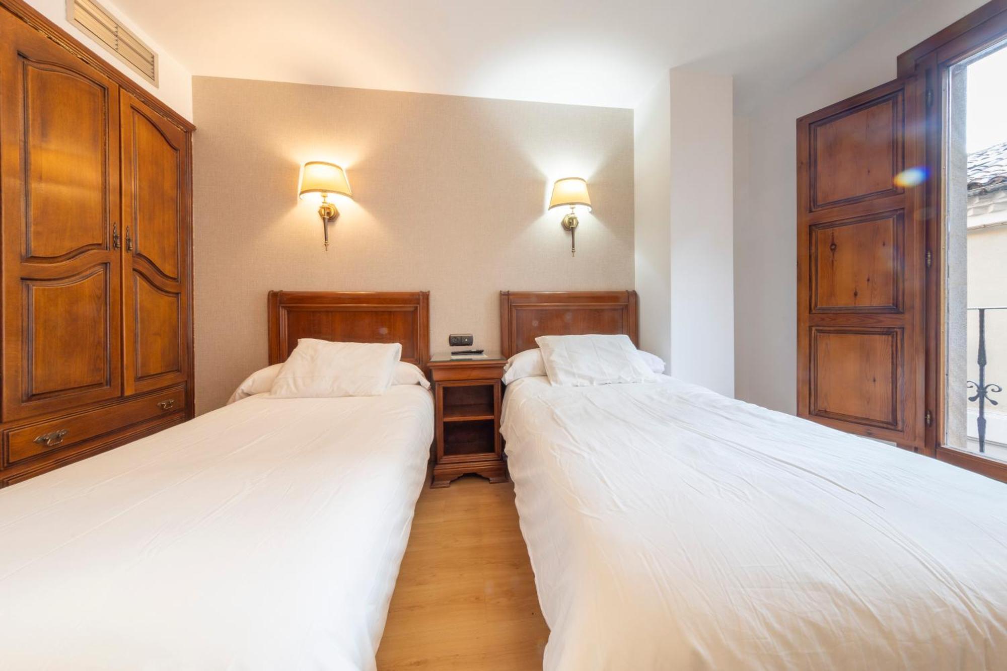 Hostal Sin Recep24H Puerta De La Villa - Pet Friendly & Restaurante Almazán 외부 사진