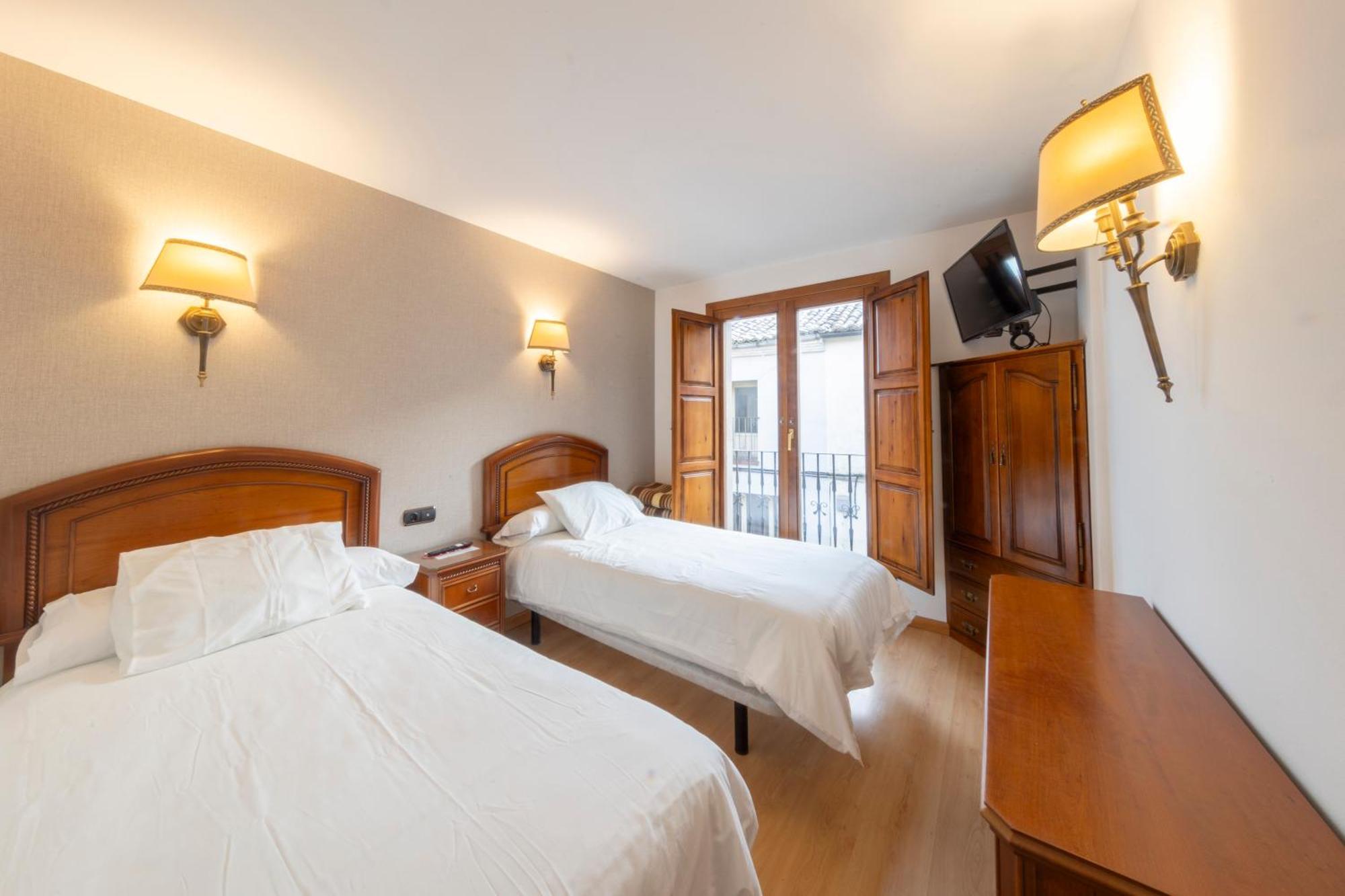 Hostal Sin Recep24H Puerta De La Villa - Pet Friendly & Restaurante Almazán 외부 사진