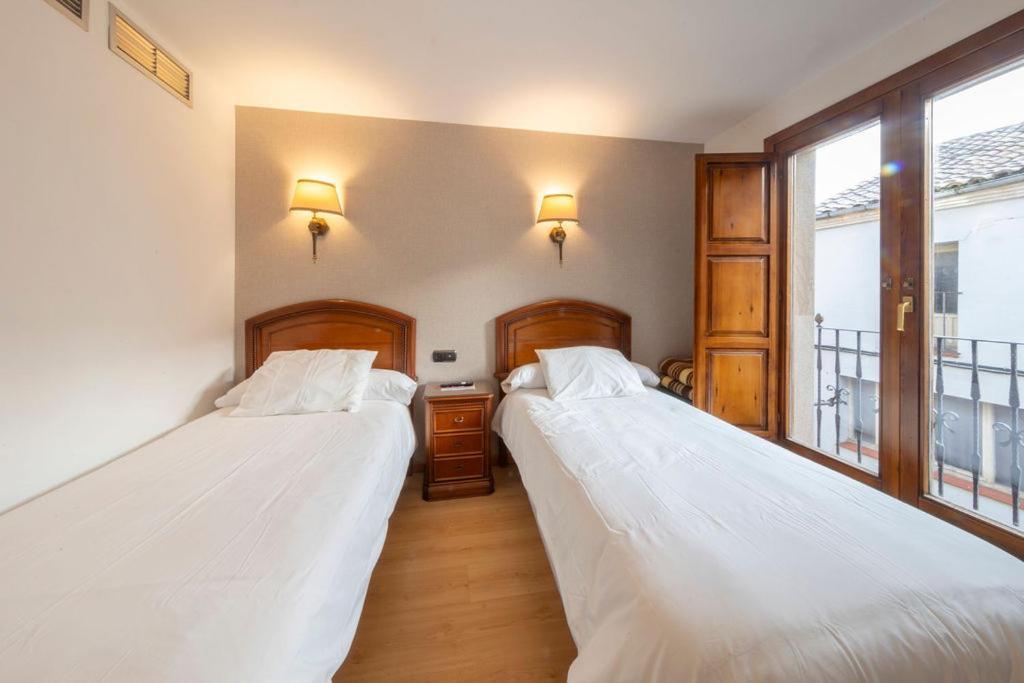Hostal Sin Recep24H Puerta De La Villa - Pet Friendly & Restaurante Almazán 외부 사진